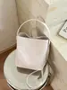 Nova Bolsa Feminina de Verão 2026 Grande Capacidade Cor Sólida Bolsa de Ombro Nicho Simples Padrão Trançado Bolsa Saco de Ombro para Mulheres