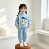 Novas blusas de moletom infantis, tops de desenho animado para primavera e outono, blusas casuais de gola redonda para meninos e meninas, disponíveis em estoque, conjunto de duas peças com forro de fleece