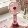 Ventilador de mano nuevo, simple y elegante, con rociador hidratante y tres velocidades de viento, que cuenta con una base de carga directa para teléfono, perfecto como ventilador de escritorio y como regalo