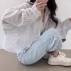 Camisa Protectora del Sol Ligera Versátil Holgada Estilo Perezoso Coreano para Mujer Manga Larga Corta Camisa de Rayas Retro 2026