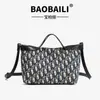 Bolso Cruzado tipo Cubeta Forma D de Comercio Exterior Transfronterizo con Estampado de Monograma y Bordado, Bolso de Hombro Versátil Casual