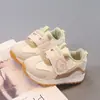 Zapatos para caminar de bebé, zapatos funcionales de cuero para niños pequeños con velcro, tenis antideslizantes para niños, zapatos deportivos de suela blanda para niñas