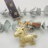 Llavero Colgante de Oro Puro 999 Año Nuevo del Caballo con Corazón, Paz y Alegría, Artículo Promocional para Transmisión en Vivo al por Mayor