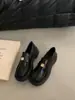 Sapatos JK Pequenos de Couro Preto para Mulheres Britânicos 2025 Nova Primavera e Verão Retrô Francês com Saia Plataformas de Salto Grosso Mocassins de Solado Grosso