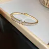 Pulseira Aberta Flor de Zircônia Estilo Luxo Leve, Pulseira Versátil Exquisita Francesa, Joias de Nicho de Alta Qualidade da Moda Atacado
