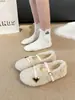 Zapatos de algodón esponjosos de moda para mujer, nuevo estilo otoño/invierno 2026, diseño sin cordones, adornos en forma de corazón, antideslizantes, suela suave y cálidos