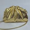 Fábrica en stock 2025 nueva bolsa nube bolsa dumpling plisada moda minimalista hombro mensajero bolso de mano bolso de mujer