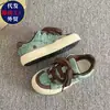 Zapatillas casual retro para mujer, nueva colección primavera/otoño 2026, zapatos blancos de suela gruesa, versátiles y elegantes, perfectos para estudiantes, un diseño único y moderno