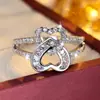 Anillo de Doble Corazón Entrelazado de Doble Capa con Circonita Incrustada Luz de Anillo Lujo Temperamento de Alta Gama Moda de Celebridad de Internet Versátil Regalo Anillo de Boda