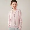 25 Anos Outono e Inverno Novo Tricô de Cashmere com Gola V e Detalhe de Fita Manga Longa Cor Lisa Design Pulôver Camisa Base Top