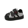 Nuevos Zapatos Casuales para Niños Otoño/Invierno 2026 Lindos de Dibujos Animados Cálidos con Felpa Puntera de Concha Unisex Versátiles Zapatos de Tabla