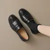 Mocassins pretos para mulheres, nova coleção outono 2026, modernos e versáteis, sapatos pequenos de couro estilo britânico, saltos grossos, adequados para o trajeto e o trabalho