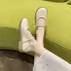 Sapatos versáteis e delicados estilo fada, estilo francês para combinar com saias, novos sapatos de couro pequenos para o verão-outono de 2026, sapatos Mary Jane com sola macia para a brisa noturna