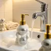 Dispensador de Jabón y Gel Antibacterial Creativo de Astronauta Tipo Prensa Botella para Gel de Ducha para Decoración de Baño en Casa