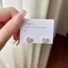 Pendientes de Botón con Textura de Corazón Simple y Pedrería para Mujer Personalidad de Moda Celebridad de Internet Pendientes Geométricos Estilo Lujo Ligero Accesorios Creativos para Pendientes