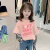 Camiseta de algodón puro para niña, cuello redondo, patchwork, manga larga, nueva colección de otoño para niños, top a rayas de imitación dos piezas para niñas