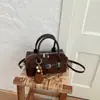 2026 Nova Superfície Fosca Boston Pequena Nicho Moda Bolsa Quadrada Pequena Feminina Simples de Mão Transversal Bolsa de Ombro Único Retrô