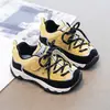 Tênis Esportivo Respirável de Malha Infantil, Novos Modelos Primavera e Outono, Tênis Leve Antiderrapante para Meninas (Estilo "Dad Shoes"), Tênis Casuais Macios para Meninos