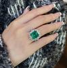 Anillo Brillante Colorido Tesoro ins Avanzado Zircón Explosivo Verde Anillo de Diamantes Completos para Mujer Microincrustado Abierto Elegante Joyería Versátil para el Dedo Índice