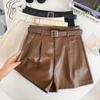 Shorts de Couro PU para Mulheres 2026 Outono e Inverno Novo Design Retro Versátil Cintura Alta Emagrecedor Shorts Boot com Cinto