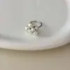 Anillo de Flor de Perla de Lujo Ligero Estilo Coreano para Mujer, Incrustado con Diamantes y Circonita, Anillo Abierto Ajustable, Anillo de Commuter de Gama Alta de Nicho