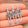 Colgante de calavera para Halloween, accesorios de aleación de zinc para manualidades, de plata antigua, 8 x 38 mm, para pulsera y collar