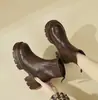 Moda Vento da Maré Botas Curtas de Pelúcia com Solado Grosso Femininas 2026 Outono/Inverno Novas Bico Redondo Salto Médio Versátil Estilo Britânico Botas Martin
