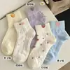 Calcetines Blancos con Corazones de Fresa para Mujer, Caña Corta, Estilo Delgado para Primavera y Otoño, Calcetines Japoneses Lindos Sin Costuras, Transpirables y Resistentes al Olor, Estilo Estudiante