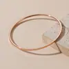 Nuevo Anillo Liso Brillante de Acero de Titanio que No se Desvanece Pulsera Brillante Ultra Fina para Mujer Pulsera Delgada Apilable de Oro de 18 Quilates Venta al por Mayor