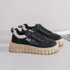 Otoño 2024, zapatos blancos pequeños, nuevos zapatos deportivos coreanos para correr, estudiantes femeninas, zapatos casuales de suela gruesa aumentados XQ229