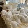 Juego de Falda de Cama de Cuatro Piezas de Hilo de Encaje Suave Estilo Coreano Ins, Funda de Edredón Amigable con la Piel, Juego de Sábanas de Tres Piezas para Dormitorio, Cubre Cama 4
