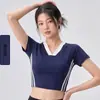 Top de mujer de manga corta, secado rápido, hipoalergénico, con bloques de color, estiliza la figura, con líneas de contraste, elegante escote en V profundo, manga corta para yoga y fitness