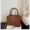 Bolsas de Alta Qualidade Transfronteiriças para Mulheres 2026 Nova Bolsa de Ombro para o Dia a Dia Moda Simples Design de Nicho Bolsa de Ombro Único Transversal