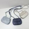 Bolsa de concha jeans retrô outono e inverno 2023 design de nicho bolsa sela feminina simples versátil bolsa de ombro carteiro