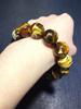 Pulseras de Cera de Abeja Antigua Optimizadas para Hombres y Mujeres, Oro Grasa de Pollo Trenzado Miel Porcelana Blanca Flor Flotante Pulsera de Ámbar Cuentas Redondas Joyería de Pareja