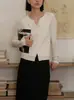 Suéter de Punto de Bloques de Color de Hilo de Lana Yangtze Simple Intelectual Falso Dos Piezas para Mujer, Top de Otoño