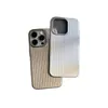 Patrón Corrugado Adecuado para Funda de Teléfono Apple 16, Apple 13 Año del Caballo iPhone 15 Pro Max Agujero Grande Pintura Metálica Funda Dura