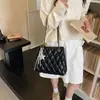 Bolsa de Cubo de Mano de Nicho Estilo Francés al por Mayor para Mujer, Nuevo Modelo Verano 2026, Bolso de Hombro con Cadena Acolchado, Bolso Cruzado para Viajes