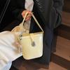 Bolso estilo cubo retro brillante de Niche para mujer, nuevo bolso de mano tipo cesta para verduras, bolso informal tipo bandolera para el hombro, 2025