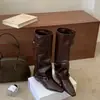 Botas Plataforma que Aumentam a Altura Femininas 2026 Novas Botas Longas de Outono Quadradas Retrô Versáteis com Fivela de Cano Alto Botas de Equitação