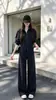 Conjunto esportivo casual estilo europeu para mulheres, nova moda outono 2026, estiloso e rejuvenescedor, conjunto de duas peças com moletom de gola alta e zíper duplo