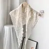 Novo cachecol triangular de crochê vazado para mulheres, versátil, emagrecedor, perfeito para férias, viagens, sessões de fotos, proteção solar e para adicionar um toque de sofisticação e modernidade