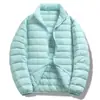 Modelos Antiguos Transfronterizos en Stock Chaquetas Ligeras de Plumas Otoño e Invierno Chaquetas Cálidas Cortas de Invierno Ligeras Fuera de Temporada con Capucha