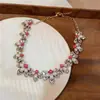 Conjunto de Pulsera y Collar con Perlas y Flores Tachonadas de Diamantes Estilo Palacio Vintage, Conjunto de Joyería de Cadena para Clavícula Lujoso y Sofisticado para Mujer