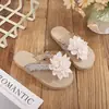 Chanclas de mujer estilo étnico, nuevas sandalias de dedo de moda de verano para mujer, zapatos de playa, versión coreana con diseño floral