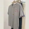 Camiseta Tendência com Estampa de Letras e Listras Patchwork Bordada de Manga Curta, Top Soltinho de Gola Redonda Plus Size para Mulheres