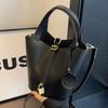 Bolsa Feminina 2026 Novo Estilo Bolsa Transversal Outono e Inverno Bolsa Saco Design de Nicho de Alto Padrão Retrô Versátil Bolsa de Ombro de Mão