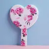 Espejo de mano en forma de corazón disponible en stock del fabricante, espejo de maquillaje portátil en forma de corazón, regalo promocional corporativo creativo, espejo de belleza al por mayor