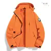 Chaqueta funcional exterior del mismo estilo de Luotuo para mujer, chaqueta de plumón tres en uno, chaqueta de montañismo a prueba de viento e impermeable para otoño e invierno para hombre