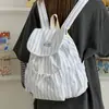 Mochila a rayas de alta moda al por mayor para estudiantes universitarias, adecuada para ir al trabajo y uso casual, mochila pequeña para actividades al aire libre, fresca y elegante